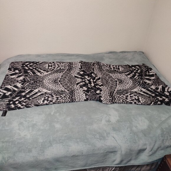 H & M Extra Large Scarf Pareo - Picture 4 of 11